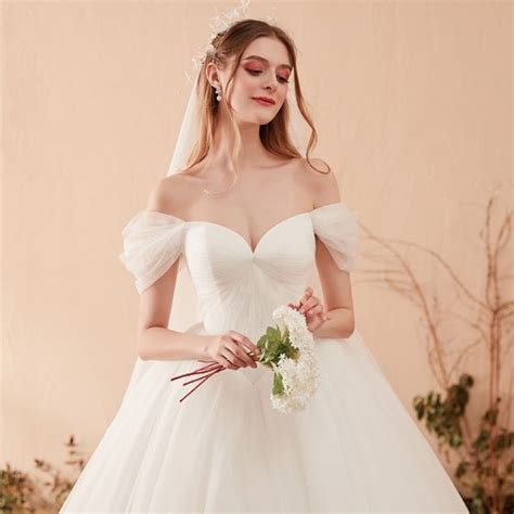 Herzlich willkommen auf unserer webpräsenz. Schlicht Ivory / Creme Brautkleider / Hochzeitskleider ...