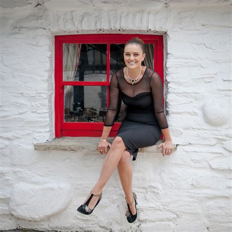 Her career at tg4 began about a year out of school with a phone call she received while she was doing a local fás computer course. Síle Ní Bhraonáin K (@silliebee) | Twitter
