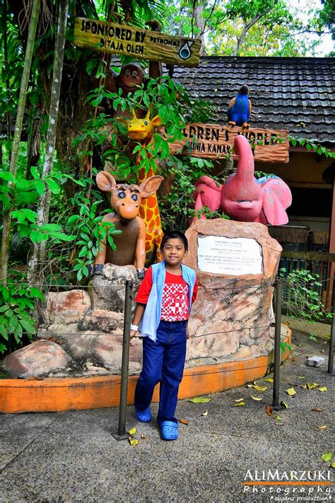 Menurut laporan terkini, zoo negara bakal memperkenalkan pakej penganjuran majlis perkahwinan di premis itu sebagai produk alternatif dalam menjana pendapatan selepas. Ali Pancing: Jalan-Jalan ZOO NEGARA