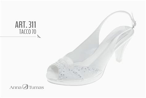 Ecco, noi cerchiamo sempre quella direzione per essere un passo avanti grazie al nostro artigianato. Scarpe modello Chanel - Abiti da sposa Roma - Anna Tumas