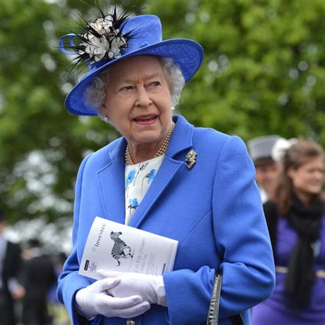 Vamos dar uma olhada em seu reinado através de. Rainha Elizabeth II é internada em hospital de Londres ...