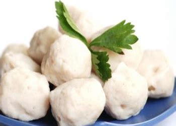 * bawang putih, 3 siung, haluskan * bawang perai, 1 batang, iris tipis * garam, secukupnya * gula pasir, secukupnya. Resep Cara Membuat Bakso Ikan | Resep Cara Membuat Masakan ...