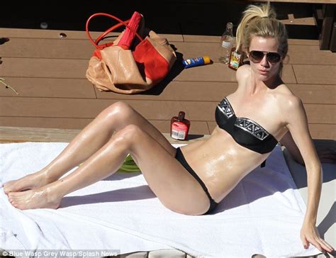 Entertainment talk about tv shows, movies and music. Brooklyn Decker displays her incredible figure as she ...
