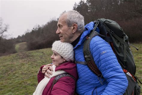 Initialement, allociné est un service d'informations téléphoniques sur les programmes de cinéma, qui s'est imposé grâce à un numéro mnémotechnique (40 30 20 10 puis 01 40 30 20 10). Dafne, allo Stensen anteprima nazionale del film di ...