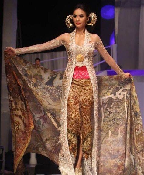 (peraagaan busana kebaya anne avantie | img: Anne Avantie/ Kebaya Panjang - Ifw 2018 Anggunnya Deretan ...