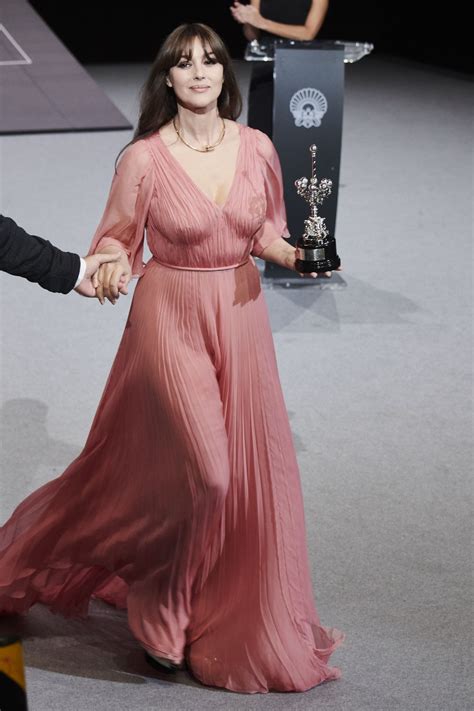 Irréversible est un film réalisé par gaspar noé avec monica bellucci, vincent cassel. Monica Bellucci - Donostia Award, 65th San Sebastian Film ...