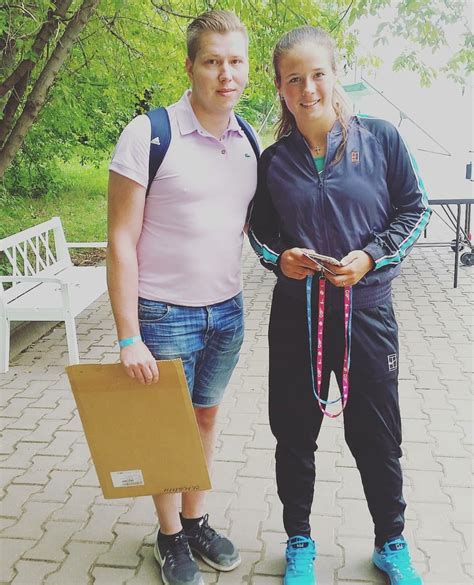 «a little break after 3,5 months of practicing and i'm still able to smile мини отдых. Daria Kasatkina Fans on Twitter: "Dasha with her fans # ...