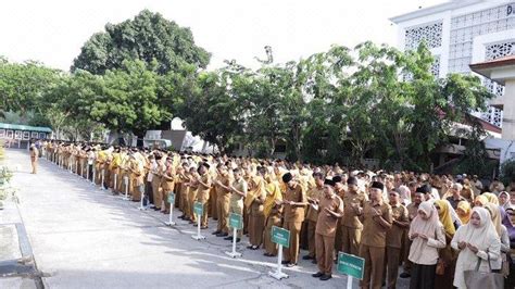 Mudzakir mengaku belum bisa memastikan kapan libur dan cuti bersama lebaran tersebut berlangsung. Menpan RB Pantau Kehadiran Seluruh ASN Usai Cuti Lebaran ...