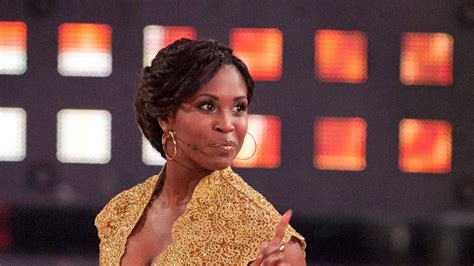 Verschiedene videos zu rtl lets dance jurorin motsi mabuse! Motsi Mabuse: Männer haben Angst vor Let's Dance ...