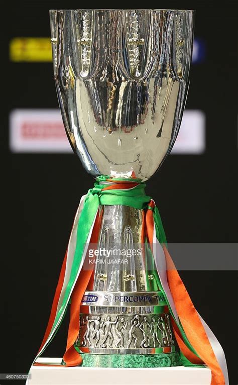 1 (2) завершился испания 1 (2) италия 1 (4) завершился бразил. The trophy of the Italian Super Cup is displayed during a ...