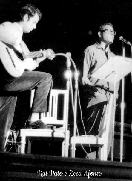 Desfilaram pela escola zeca pagodinho, arlindo cruz, beth carvalho e integrantes do grupo fundo de quintal. Biografia resumida - Conclusão - Tributo a Zeca Afonso