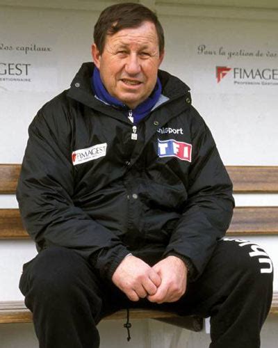 À 76 ans, guy roux peut se vanter d'être un monument du football français. Guy Roux