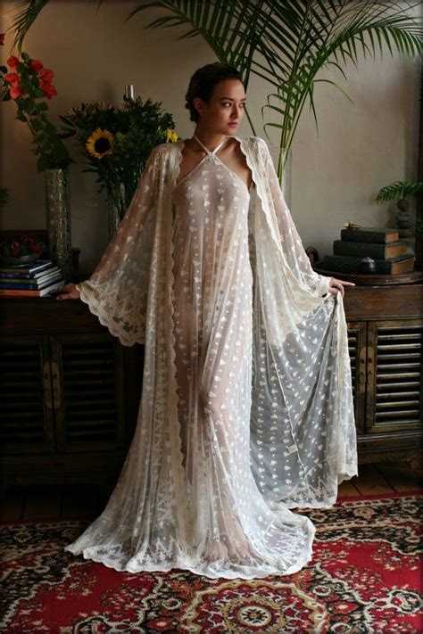 Am samstag haben er und sarafina (24) sich nach acht jahren beziehung endlich das. Bridal Nightgown Embroidered Lace Halter Backless Gown ...