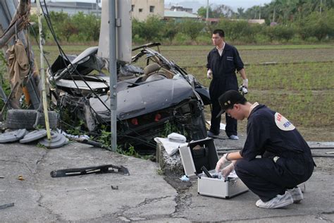 我昨天發生了車禍。 msc, trad.我昨天发生了车祸。 msc, simp. wǒ zuótiān fāshēng le chēhuò. 南投縣重大車禍 疑飆車肇禍七人死亡 | 大紀元