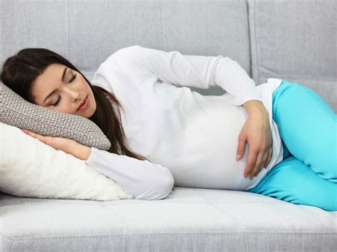 Ada beberapa sebab mengapa ketidakselesaan ini berlaku, tapi ada beberapa posisi tidur terbaik ketika hamil yang boleh ibu semua cuba untuk mendapatkan masa rehat yang berkualiti! Beberapa Posisi Tidur yang Aman dan Nyaman Ini Perlu ...