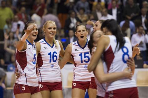 A vingança perfeita, com uma goleada, gritos de olé e humilhação do antigo carrasco. Rússia bate Alemanha e conquista Europeu de Volei Feminino ...