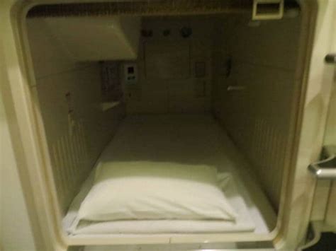 В номерах (441) отеля capsule hotel asahi plaza shinsaibashi есть сейфы. Osaka's Capsule Hotel Asahi Plaza Shinsaibashi | Japan Cheapo