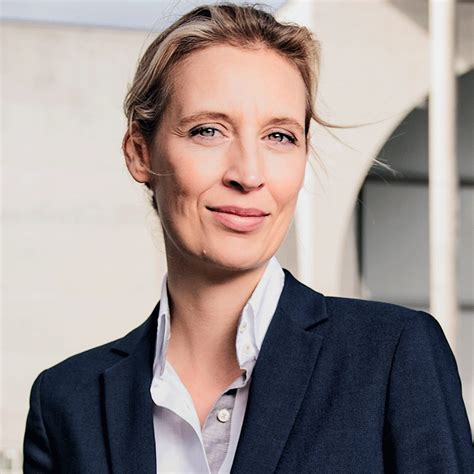 Ihre mitbewerber joana cotar und joachim wundrak kamen lediglich auf 27,04 prozent. Angela Merkel vai lidar com a extrema direita no parlamento