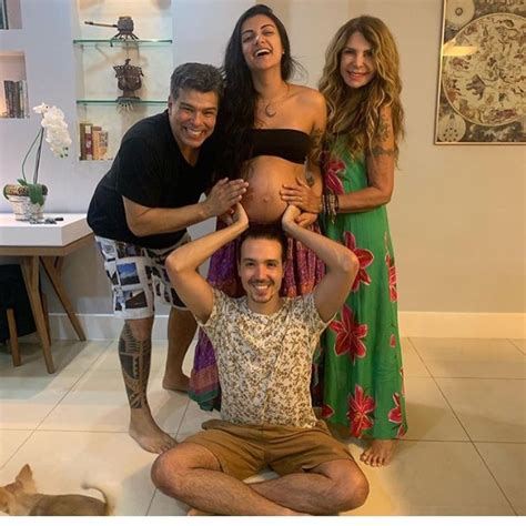 O projeto, além de pontuar as duas décadas do artista na. Mauricio Mattar e Elba Ramalho se reúnem e paparicam nora ...