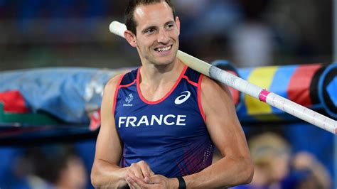 After 20 years renaud lavillenie from france set a new world record in the pole vault clearing 6.16m on 15th february acteur: JO 2020: Renaud Lavillenie souhaite être le porte-drapeau ...