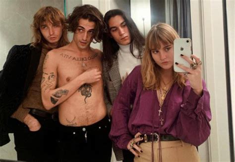 Interpellata da fatto quotidiano , la casa discografica sony ha replicato. Maneskin, testo, video e significato di Zitti e buoni: il ...