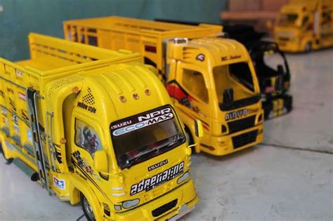Cara membuat kepala miniatur truk isuzu elf nmr 71. Laris manis miniatur olahan duet trukmania dari Batu ...