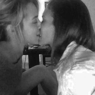 Lesbian GIF - Find & Share on GIPHY