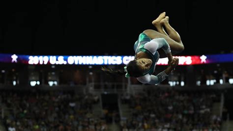 Последние твиты от simone biles (@simone_biles). Turnen: Simone Biles schreibt mit eigenem Turn-Element in ...