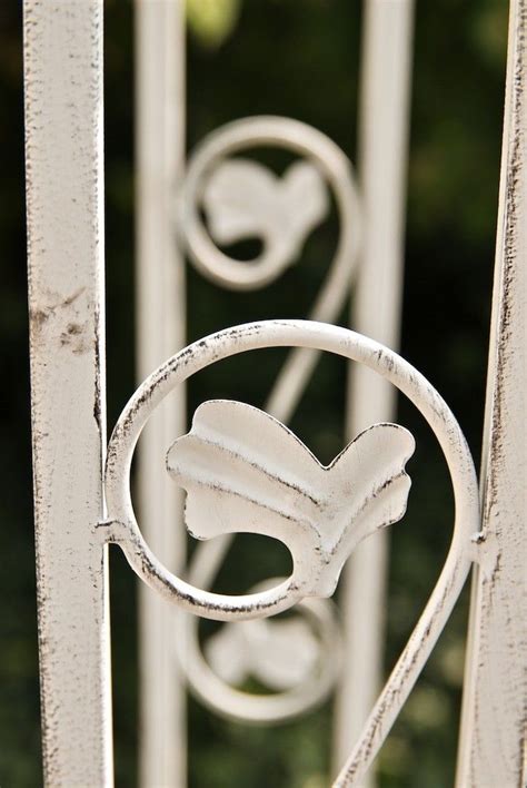 How to dispose wedding photo. Wedding arch 09 - Elegant arch in iron, which may be used for any wedding venue. We are at your ...