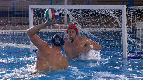 Each team is made up of six field players and one goalkeeper. PALLANUOTO: CIRCOLO NAUTICO POSILLIPO- SPORT MANAGEMENT VR ...