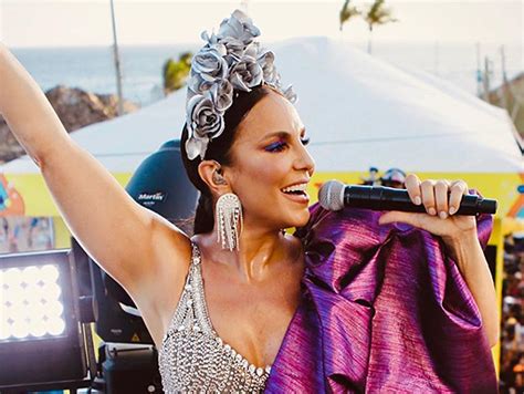 Following her debut show in ondina. Ivete Sangalo leva o "Reino da Mainha" no domingo de ...