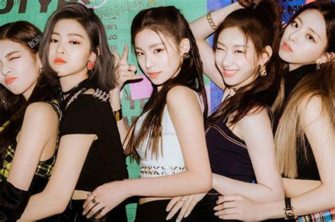 Datang dan pindahkan itu ke arahku. Lirik Lagu Louder - ITZY, Lengkap dengan Terjemahan ...