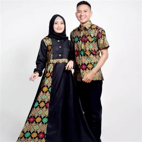 Gaya atau model gamis batik terbaru dan terbaik selama 2019 sampai dengan 2020. Gamis Batik Kombinasi Polos - Nusagates