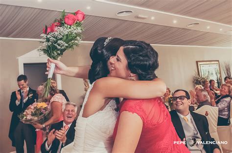Puede hacer también su encargo personalizado, adaptándonos a sus gustos y presupuesto. Fotografía del ramo de novia