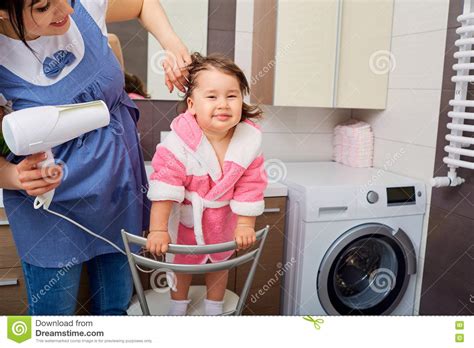 Visit /r/creepshots for the real daily creep shots! Mom Dries The Hair Of His Daughter A Hairdryer In The ...