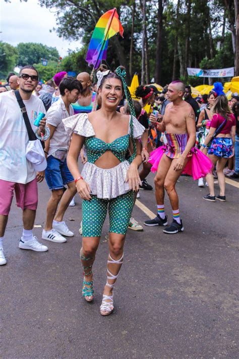 Tandara (pancadarias) natalia goncharova vs fernanda garay! Tiago Abravanel e Fernanda Paes Leme curtem bloco da Preta Gil