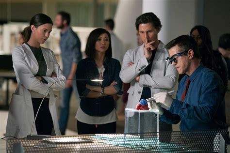 Primer capítulo de la serie sobre la vida del icono más brillante del siglo xx, albert einstein, interpretado por geoffrey rush y johnny flynn. Canal Universal estreia a série médica Pure Genius na ...