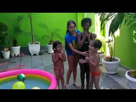 Neste desafio da piscina tem a participação especial do felipe calixto. DESAFIO DA PISCINA COM OS AMIGOS KARAOKE - THE VOICE KIDS - YouTube