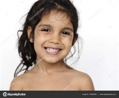 Nettes Mädchen mit schwarzen Haaren — Stockfoto © Rawpixel #150258298