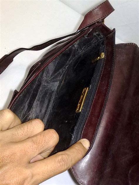 Reason nak jual sebab nak tukar selera. JohairiStore: vtg BRAUN BUFFEL Leather Sling Bag (SOLD)