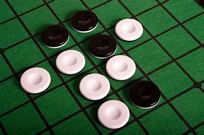 Play our free online othello strategy game. Play the Game Reversi | LoveToKnow