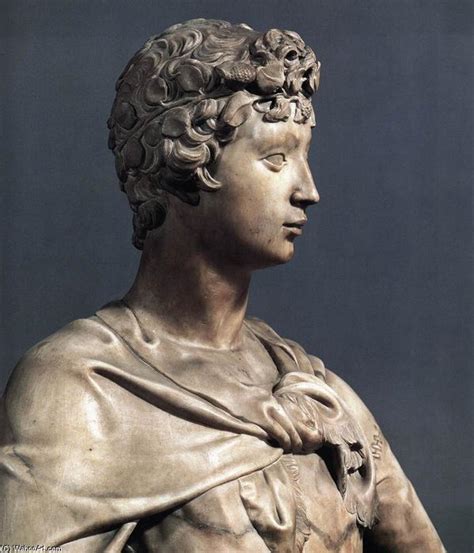 L'antecedente david in marmo si discosta già dall'iconografia tradizionale che vede il giovane descritto nella bibbia nudo l'esile figura della statua bronzea di donatello ci mostra un diverso approccio al soggetto rispetto alla precedente scultura in marmo, ancora più fine. David ( particolare ), marmo di Donatello (1386-1466, Italy)