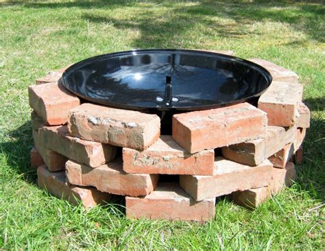 Whether you want stone, cinder block, or one welded from metal, these ideas have you covered. Build Brick Fire Pit Grill | Fire Pit Design Ideas