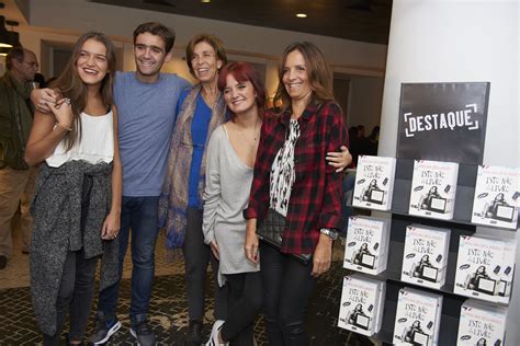 Não estamos no natal, mas faz hoje 12 anos que nascia o menino. Carolina Deslandes lança livro com apoio do namorado ...