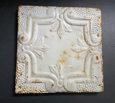 The american tin ceiling company is environmentally conscious and has been long before going green was a trend. Antique Ceiling Tin Tile White Salvaged Architectural ...