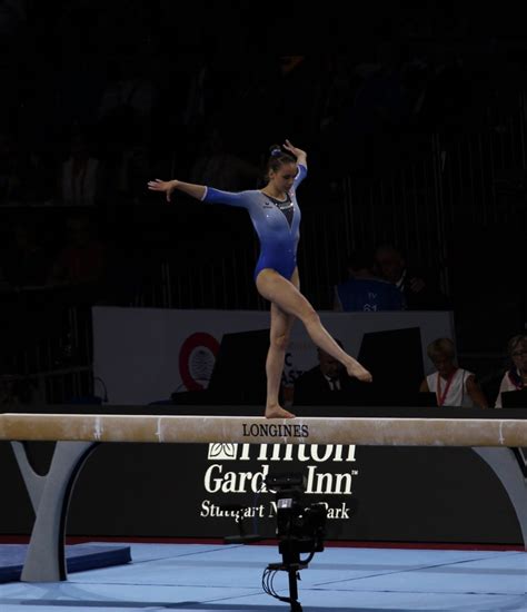 Sarah voss under kvalifiseringa av em 2021. |Sportsgeist| 2019 Artistic Gymnastics Worlds Stuttgart (2 ...