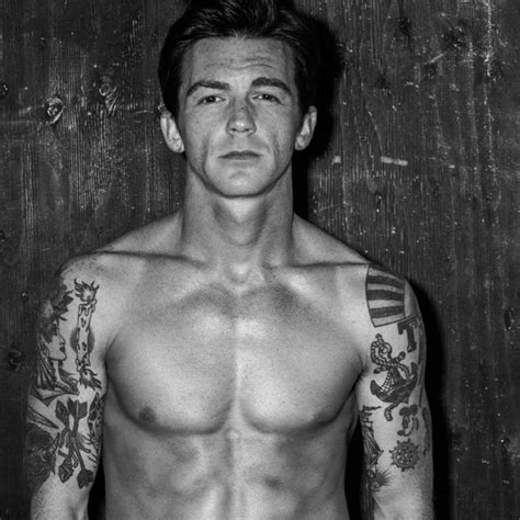 Drake bell changed his name, moved to mexico, and started speaking spanish, and now people obviously you know drake bell, the costar of drake & josh. La red reacciona a las fotografías filtradas de Drake Bell