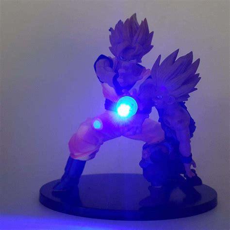 Plus que des simples objets d'éclairage, créez une véritable atmosphère de saiyan chez vous. Lampe LED Dragon Ball Z Goku X Gohan Kamehameha - L ...