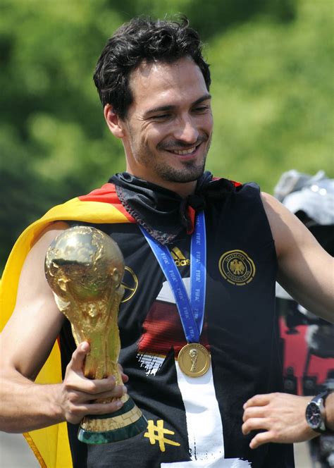 Born 16 december 1988) is a german professional footballer who plays as a centre back for bundesliga club borussia dortmund and the. Mats Hummels | Mats hummels, Hummel, Germany football