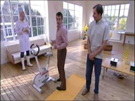 Though, he is 6′ 5″ in feet and inches and 196 cm in centimetres tall, he weighs about 235.89 lbs in pound and 107 kg in kilograms. RICHARD HAMMOND'S FEET.wmv - YouTube